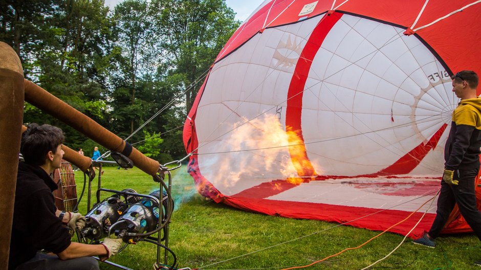 II Zawody Balonowe "In The Silesian Sky" - start balonów świtem z pszczyńskiego parku zamkowego - 25.06.2022 r. - autor: Andrzej Grynpeter