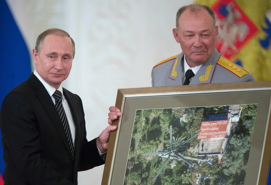 Putin i Dvornikov na ceremoniji dodele nagrada oficirima koji su se istakli u operacijama u Siriji u Moskvi u martu 2016.