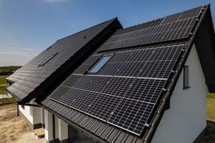 Coraz wolniej instalujemy panele. Co powinien zrobić rząd?