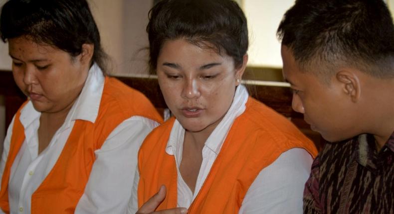 Thais Sanicha Maneetes and Kasarin Khamkhao with an interpreter during their sentencing in Bali