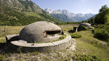 Co Albania ma zrobić z komunistycznymi bunkrami