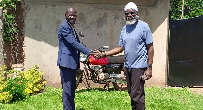 Nuru Okanga (left) and George Wajackoyah