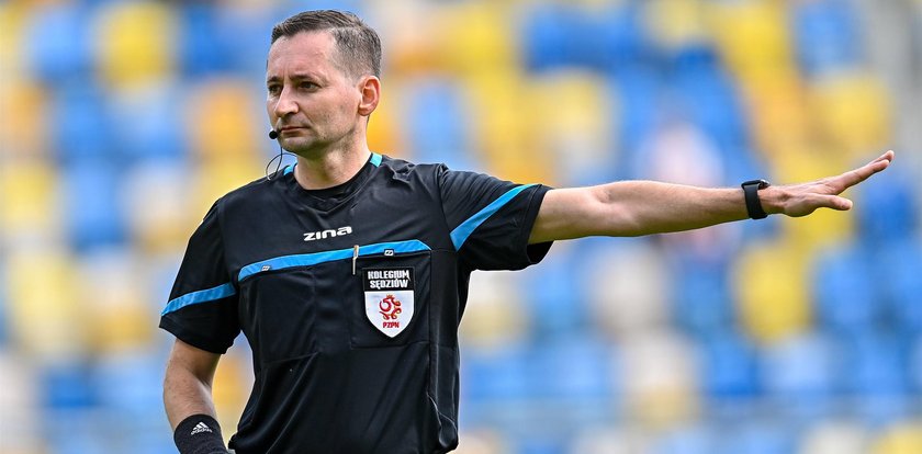 Skandal sędziowski w Gdyni. Trener GKS narzekał na pracę arbitra. "Całkowicie popsuł zawody"