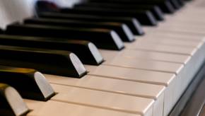 Klein, praktisch, leise: Kompakte E-Pianos im Vergleich