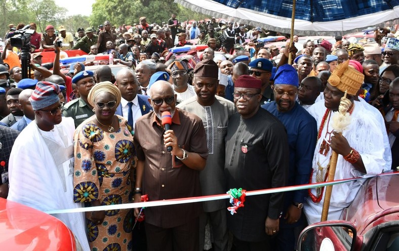 Operation Amotekun was launched on Thursday, January 9, 2019. [Twitter/@IbukunOluwa____]