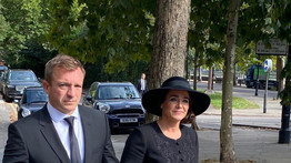 Novák Katalin megmutatta, ki mellett ültek II. Erzsébet királynő temetésén
