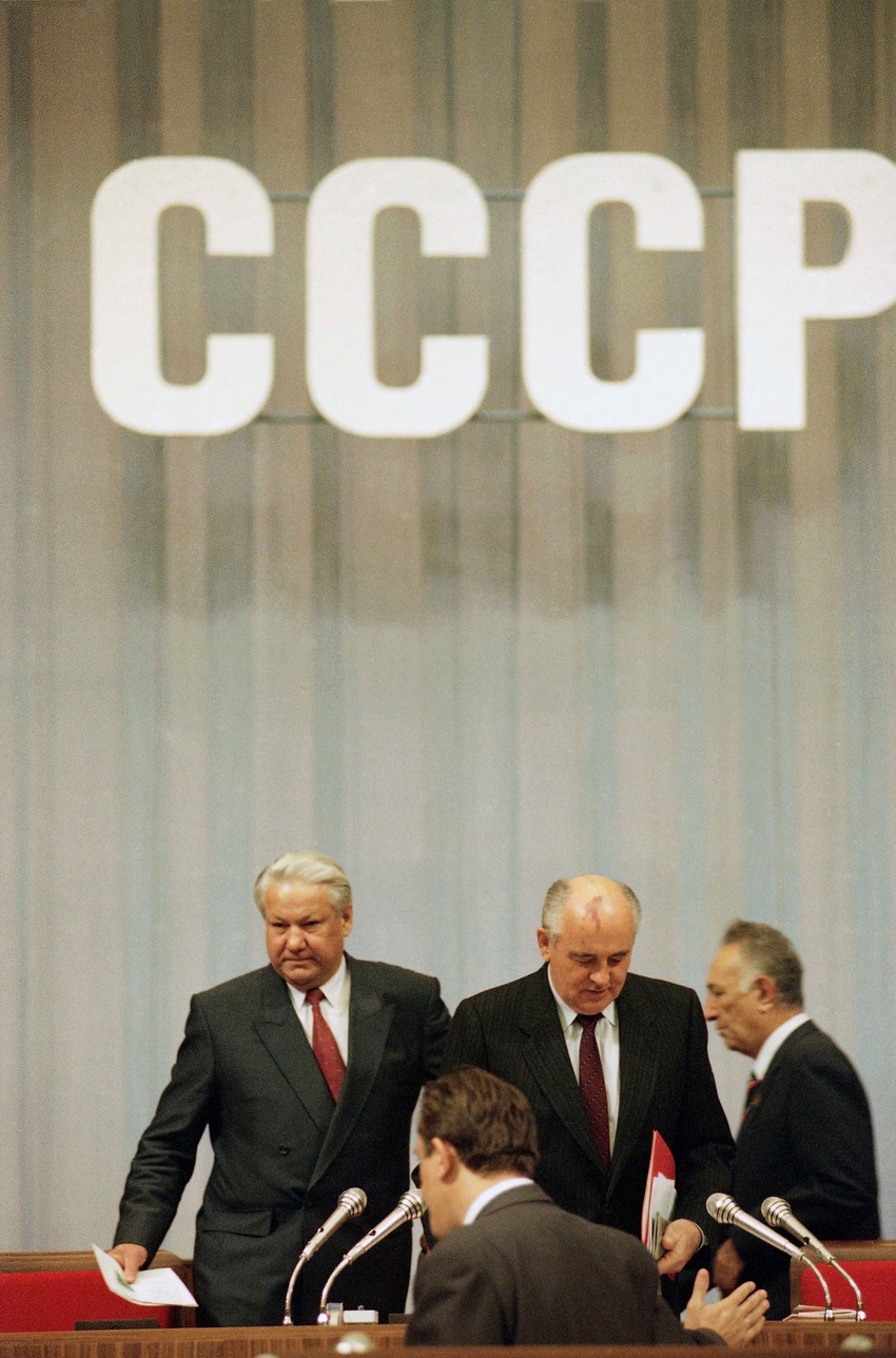 Boris Jeljcin i Mihail Gorbačov na početku sednice Narodnog kongresa u Moskvi 1991.