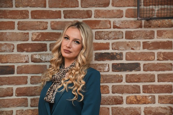 "NAVIKLA SAM DA MOJA ĆERKA RASTE BEZ OCA"  Milica Veličković o Uskrsu sa naslednicom, evo da li joj je Barbara pomagala da farba jaja