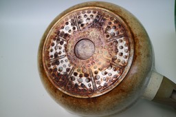 rewelacyjny sposób na wyczyszczenie patelni. będzie jak nowa