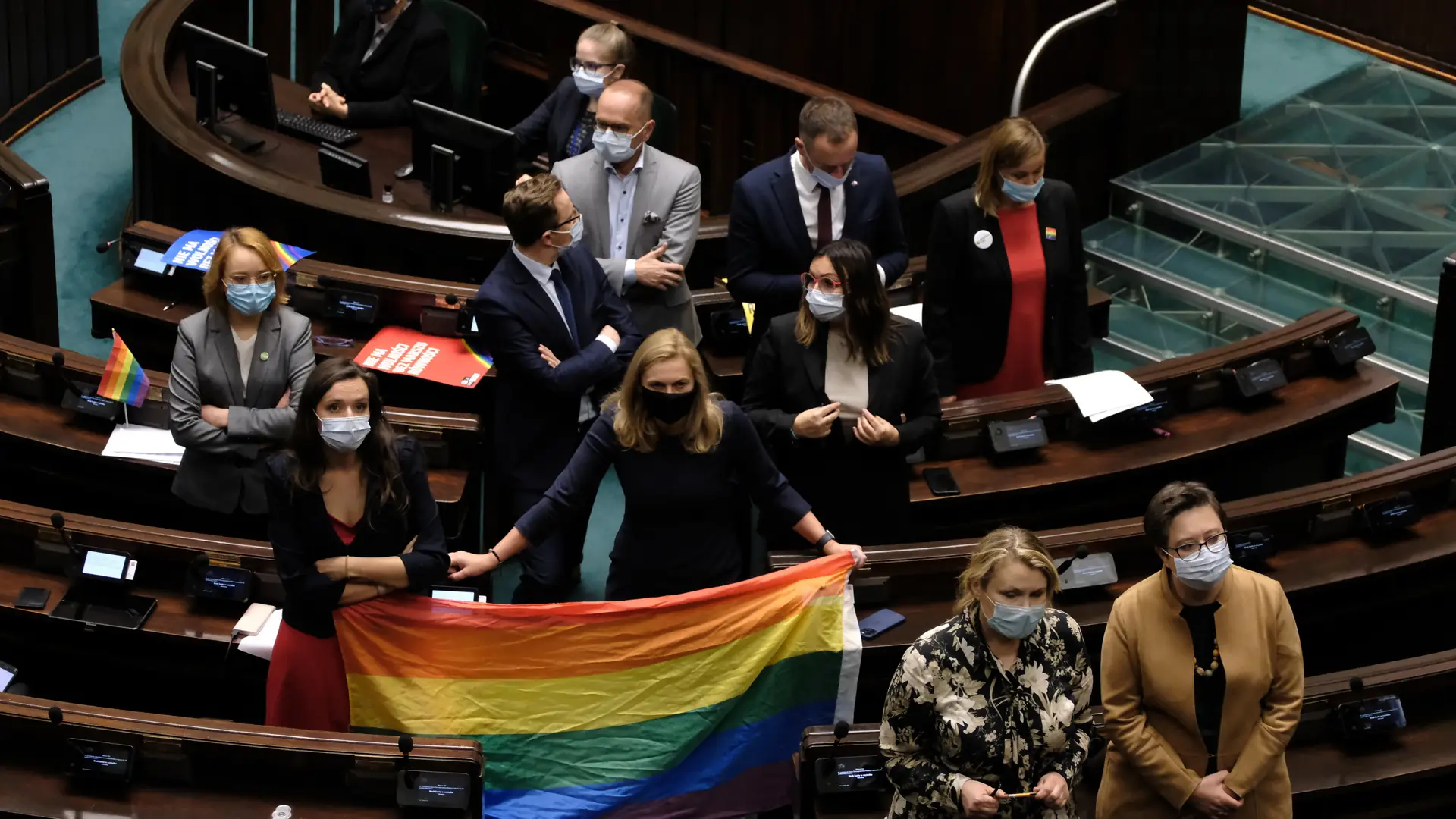 Wieczór nienawiści wobec osób LGBT+. Poseł PiS posłużył się fake newsem