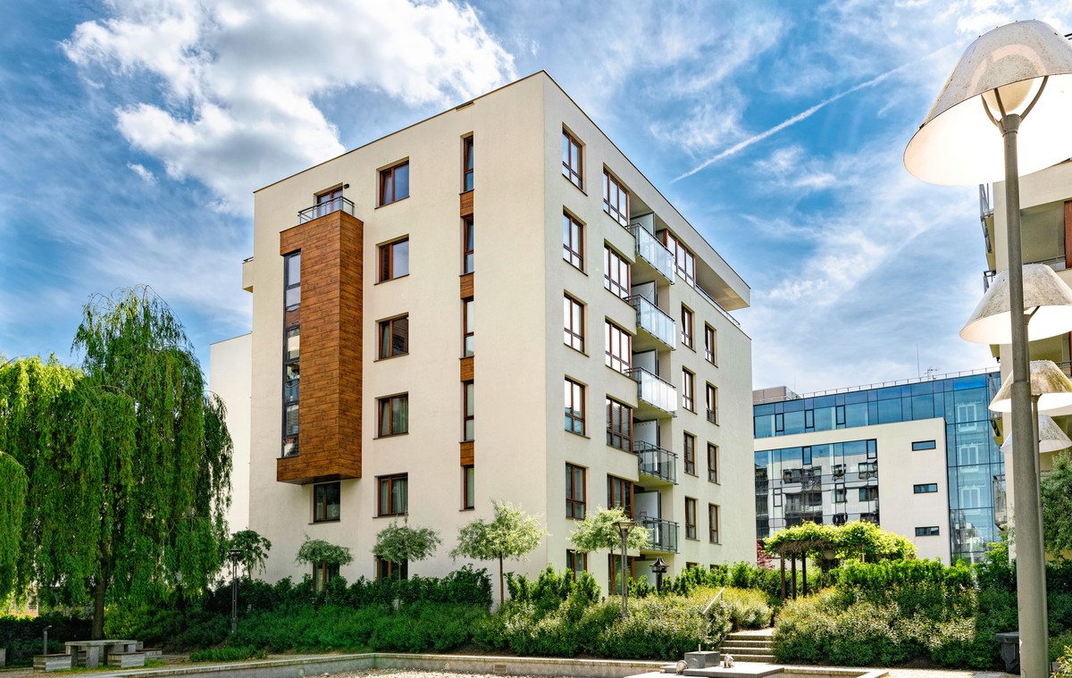 Ceny mieszkań w Warszawie lekko w dół. W innych miastach niemal bez zmian