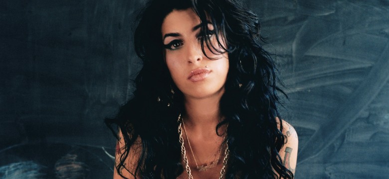 Amy Winehouse zmarła po przedawkowaniu alkoholu. Jak wygląda taka śmierć?