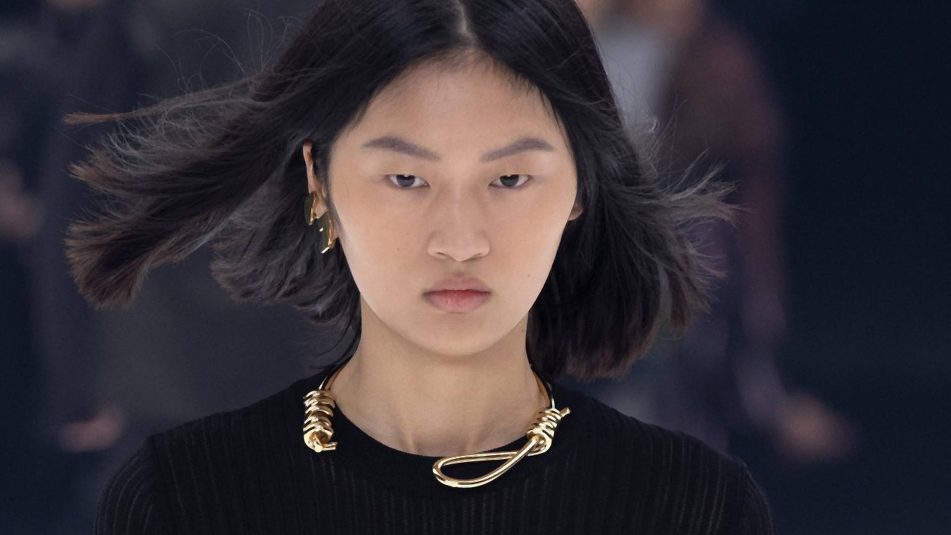 Manekenkama omča oko vrata - Givenchy ogrlica u epicentru kontroverze