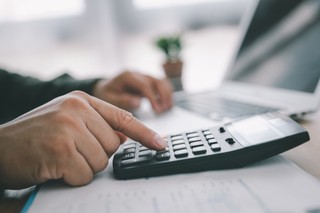 Składka zdrowotna 2025. Przedsiębiorcy mają powody do radości. Już niedługo zapłacą mniej. Na czym będą polegały zmiany?