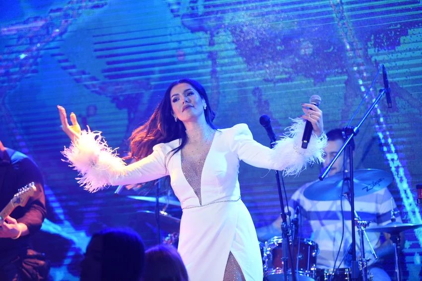 Jelena Pešić sa mužem Mladenom Vuletićem u provodu bez dece: Uskladili stajlinge