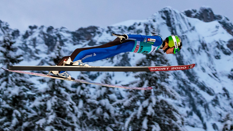 Timi Zajc został w Planicy mistrzem Słowenii w skokach narciarskich. 17-letni zawodnik wyprzedził Anze Semenicia oraz Tilena Bartola i Petera Prevca, który razem stanęli na najniższym stopniu podium. Dla Zajca to już drugie złoto - w październiku triumfował w zawodach na igielicie.