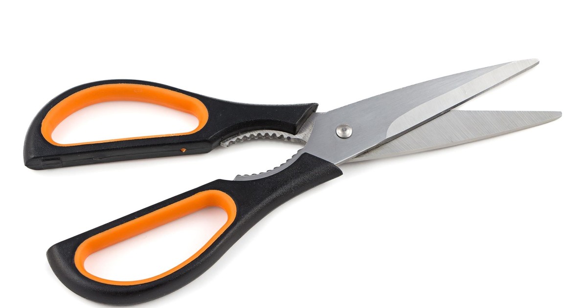 Które Nożyczki Są Po Złożeniu Najkrótsze Mężczyźnie zaszyto nożyczki, które nosił w brzuchu 18 lat