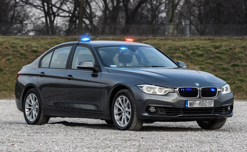 Nieoznakowane BMW policji