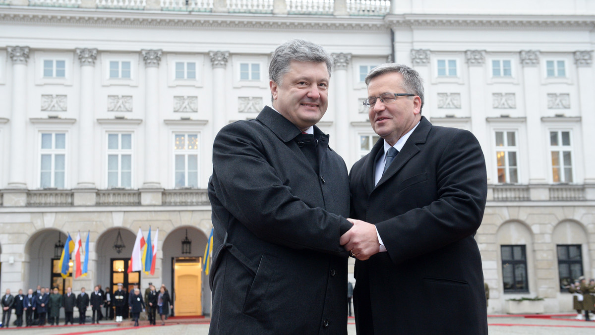 Od powitania na dziedzińcu Pałacu Prezydenckiego rozpoczęła się dziś dwudniowa, oficjalna wizyta w Polsce prezydenta Ukrainy Petra Poroszenki. Ukraiński prezydent spotka się z prezydentem Bronisławem Komorowskim, premier Ewą Kopacz, wygłosi przemówienie w parlamencie.