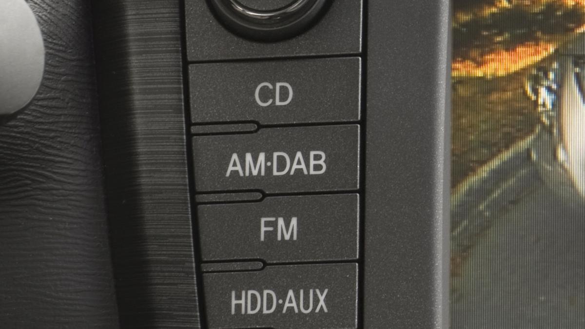 Czy wiesz, do czego służy przycisk DAB w samochodzie? Nie zawsze będzie  działać
