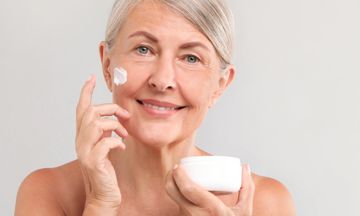 Ten krem to torpeda! Przywraca dawny owal twarzy - napina, ujędrnia i odejmuje lat w w trymiga!