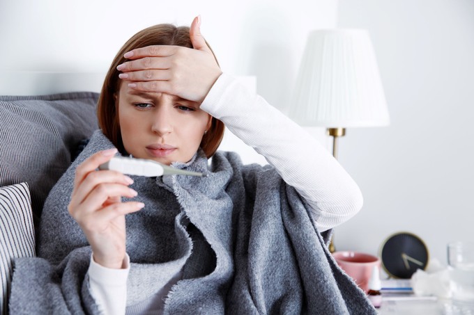 Folyik az orra, lázas és mellé még köhög is? Így döntheti el, hogy nátha vagy influenza okozza