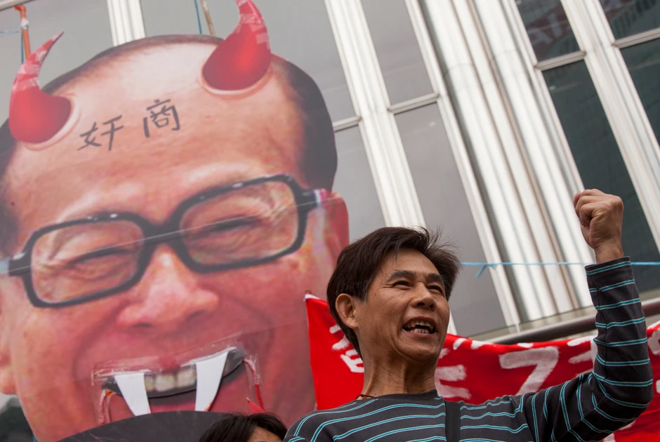 Li kao đavo na štrajku lučkih radnika u Hong Kongu 2013.