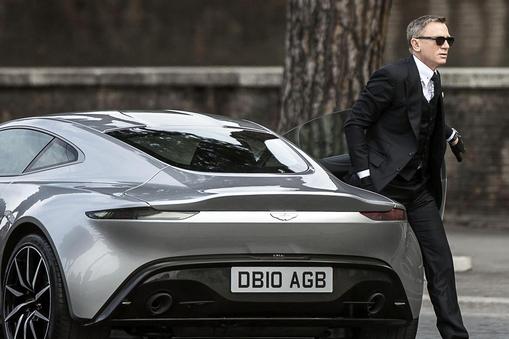 Daniel Craig jako James Bond Spectre