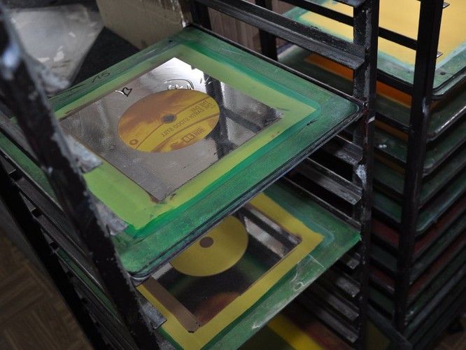 Stołeczni policjanci zlikwidowali największe w Europie pirackie wytwórnie płyt z muzyką i najnowszymi hitami Hollywood