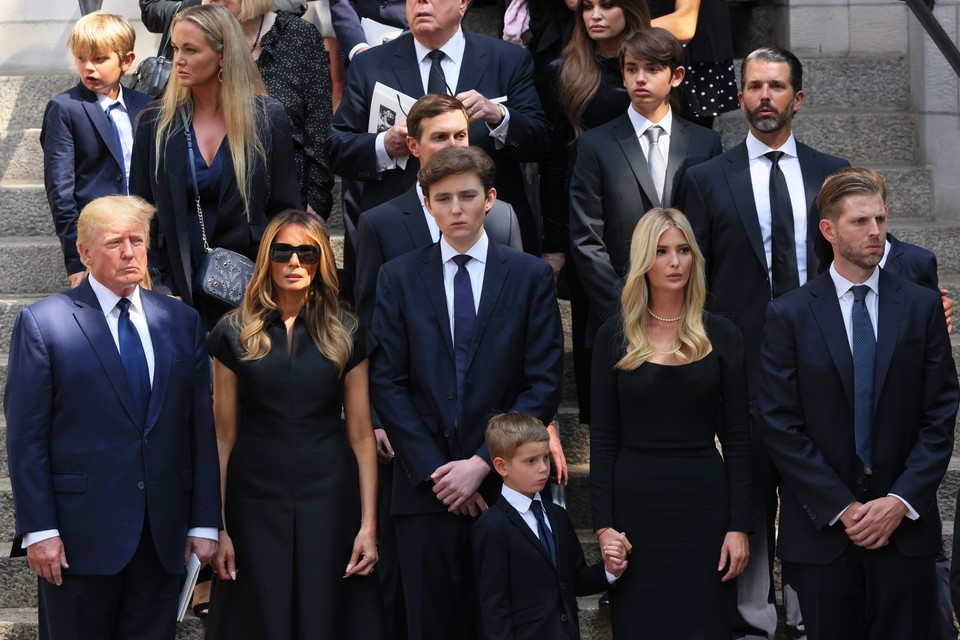 Barron Trump w trakcie uroczystości pogrzebowych Ivany Trump, 2022 r.