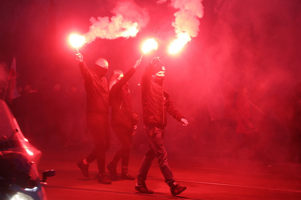 Fotoreporter "Tygodnika Solidarność" postrzelony z policyjnej broni podczas Marszu Niepodległości