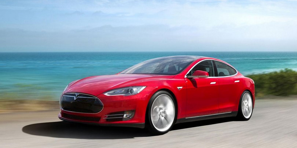 Tesla po raz pierwszy zaprezentowała Autopilota w 2015 roku
