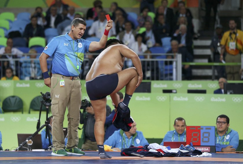 Rio 2016: Zapaśnik okradziony z medalu. Jego trenerzy rozebrali się!