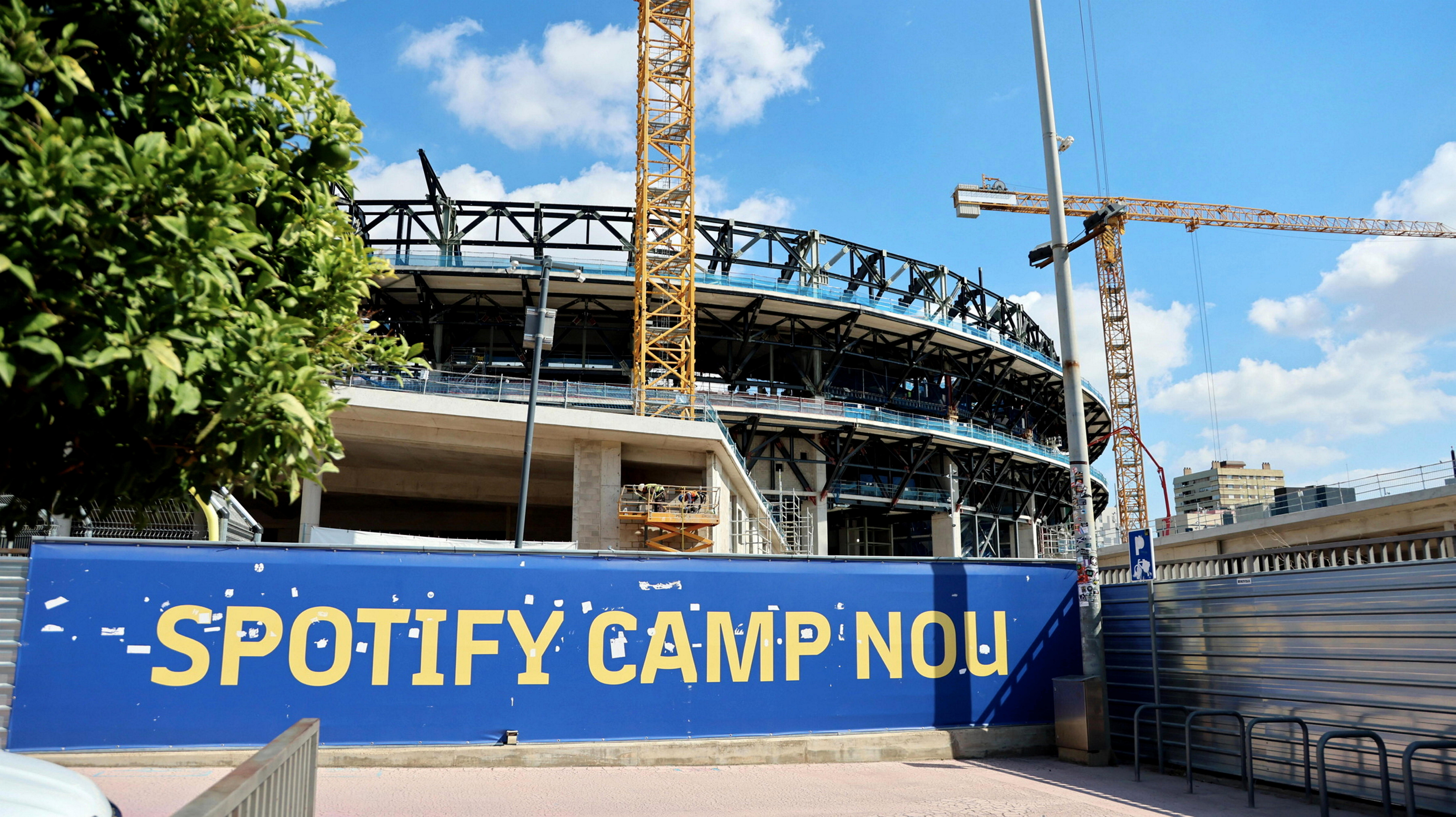 Un operario con tuberculosis en obras del Camp Nou: 23 examinados