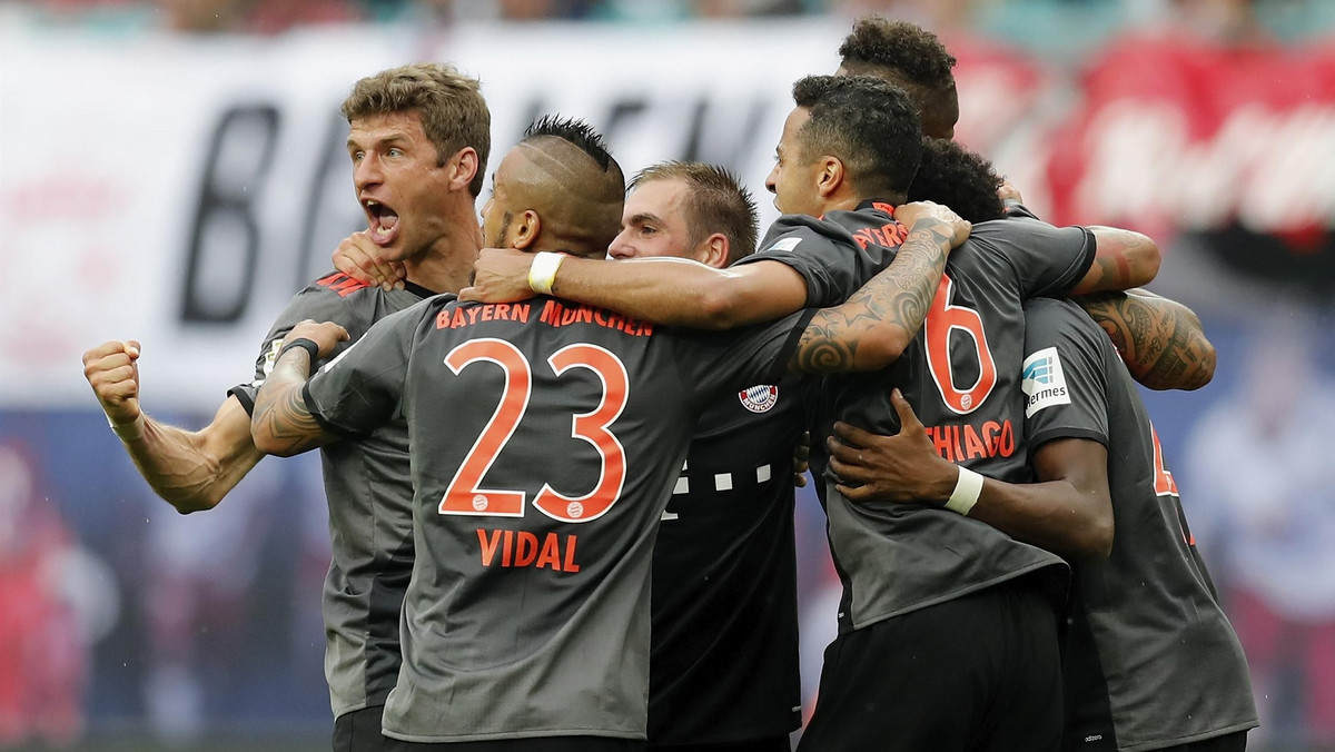 Nie tylko Robert Lewandowski emocjonował się w sieci udaną pogonią piłkarzy Bayernu w meczu z Lipskiem. Zobacz najciekawsze wpisy Bawarczyków w mediach społecznościowych po wygranym 5:4 spotkaniu 33. kolejki Bundesligi.