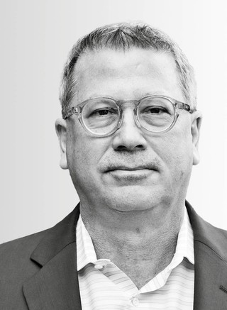 Tom Schaller, profesor politologii na Uniwersytecie Maryland w Baltimore. Współautor wydanej ostatnio wraz z Paulem Waldenem książki „White Rural Rage. The Threat To American Democracy” (Wściekłość białej prowincji. Zagrożenie dla amerykańskiej demokracji)