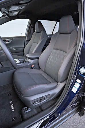 Toyota RAV4 Plug-In Hybrid - fotel kierowcy