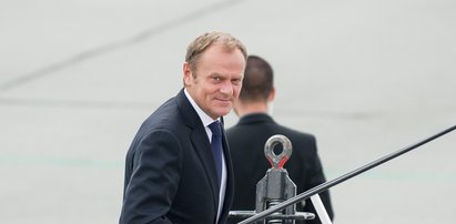 Tusk do Brukseli poleciał z dworem!