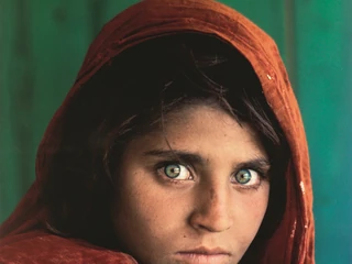 Steve McCurry - Afghan Girl. 283 200 zł