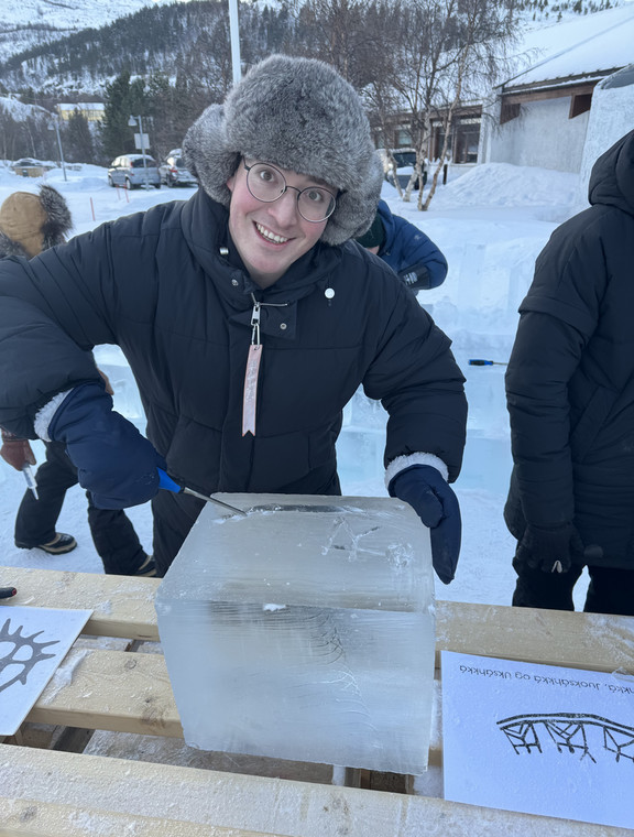 Polak wykorzystuje norweskie życie na maksa