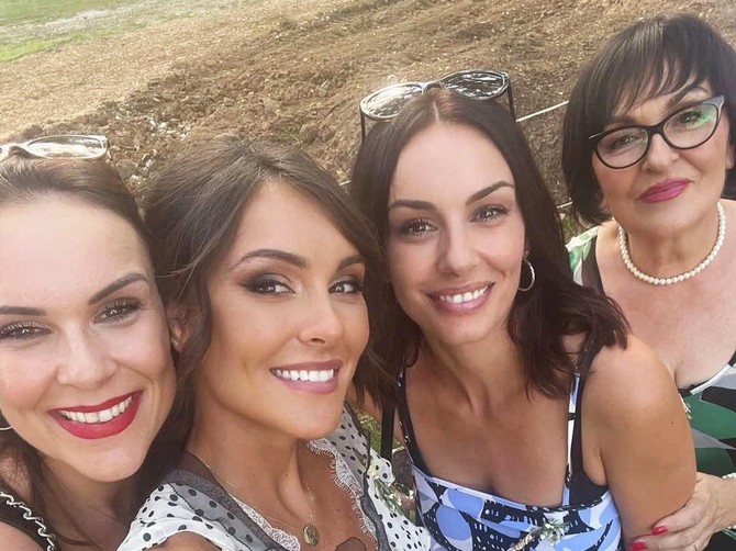 Mirjana, Dragana i Sloboda sa majkom Milicom Mićalović