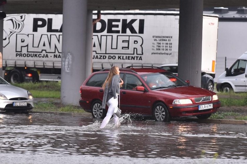 Potężna ulewa przeszła nad Łodzią i sparaliżowała ruch w mieście