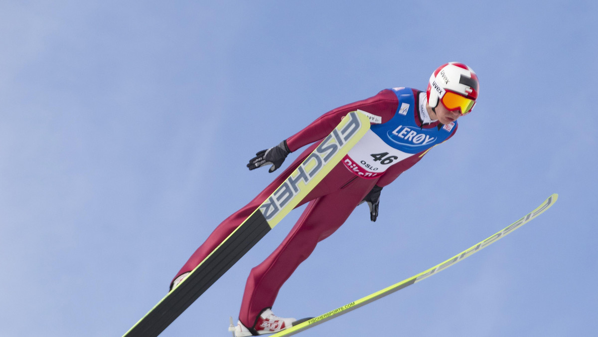 Pięciu reprezentantów Polski awansowało do finałowej serii konkursu Pucharu Świata w skokach narciarskich na "mamuciej" skoczni Letalnica (HS-215) w Planicy. Po pierwszej serii prowadzi wyraźnie Robert Kranjec, a najlepiej z Biało-Czerwonych zaprezentował się Kamil Stoch, który jest jedenasty.