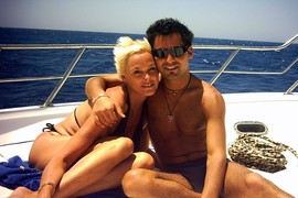 Rodila PETO DETE u 55. godini i sreću našla pored PETOG MUŽA MATIJE, deceniju i po MLAĐEG: Lepotica od 185 cm i požuda i strah za muškarce i u SEDMOJ DECENIJI ostavlja bez daha