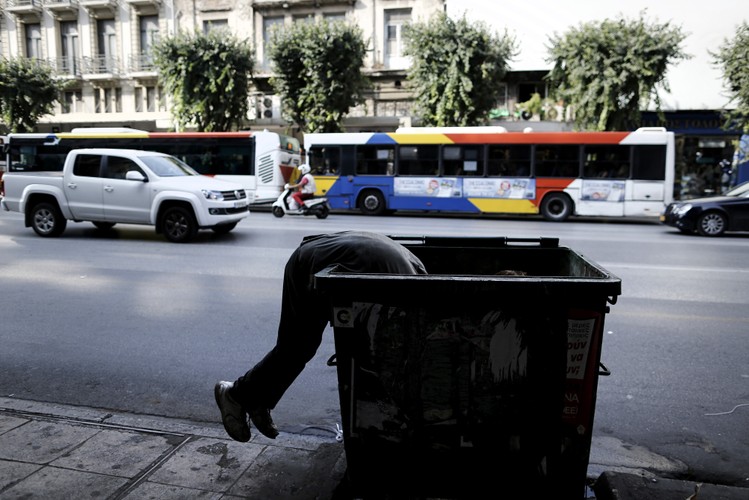 Jest mało prawdopodobne, że Grecja stanie się ponownie pełnoprawnym członkiem strefy euro. Rzeczywiście, bez umiejętnego zarządzenia kryzysowego stanie się w końcu upadłym państwem. Europa musi upewnić się, że wyjście Aten ze strefy euro nie spowoduje jednocześnie utraty przez Wspólnotę jednego z członków. Na fot. Grecja, Saloniki
