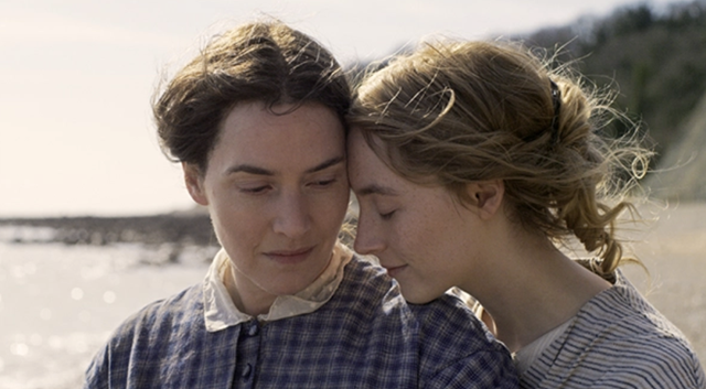 Ammonite, a leszbikus szerelemről szóló kosztümös dráma Kate Winslettel és Saoirse Ronannal a főszerepben