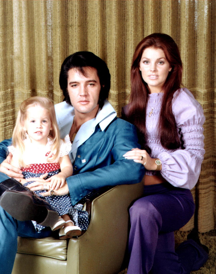 Elvis Presley z żoną Priscillą i córką Lisą