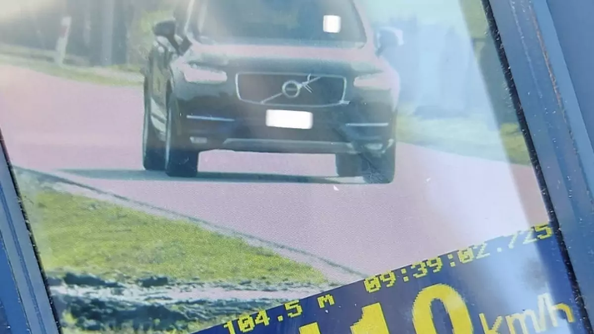 Kierowca Volvo przekroczył prędkość o 60 km/h w Mokobodach