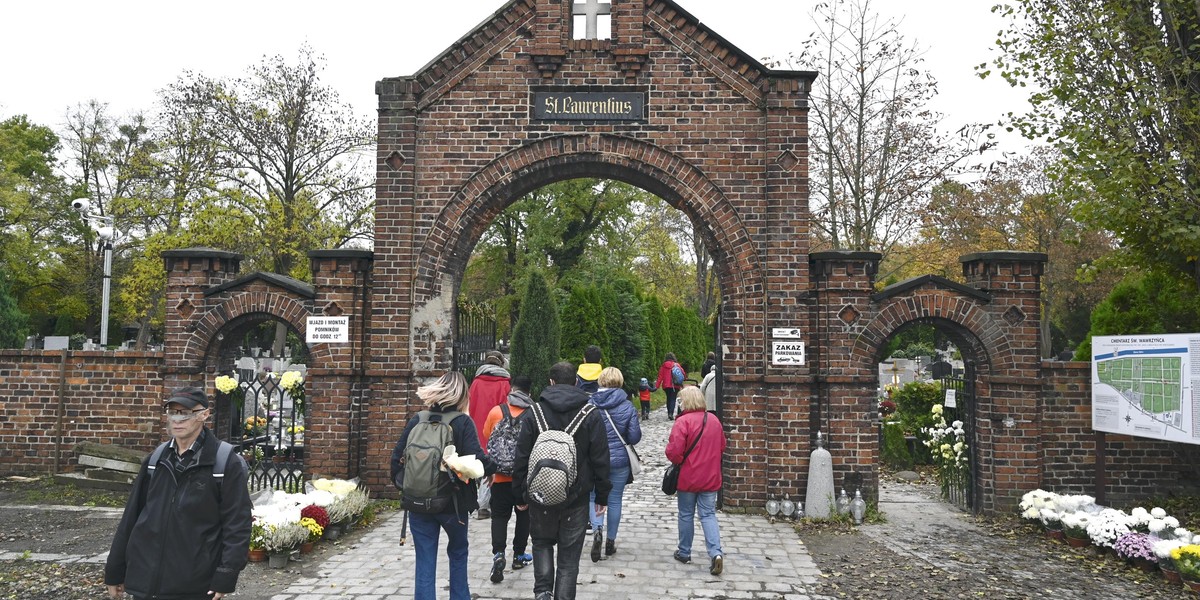 Cmentarze działają jak zwykle