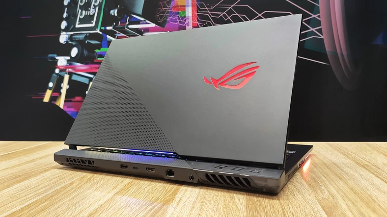 Asus ROG Strix SCAR 17 (G733QS) – wygląd laptopa